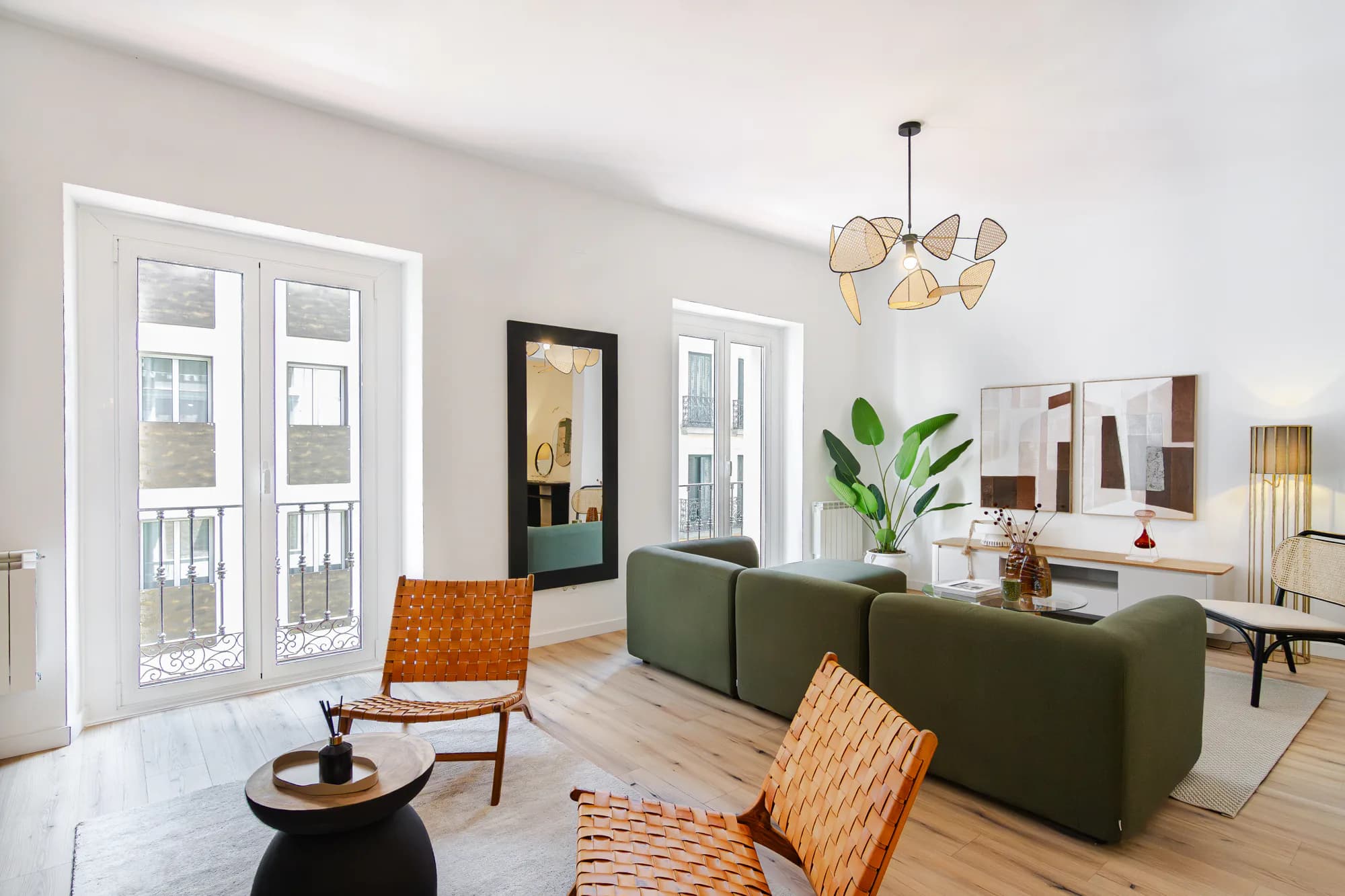 Wide living space in the Montera 11 project.